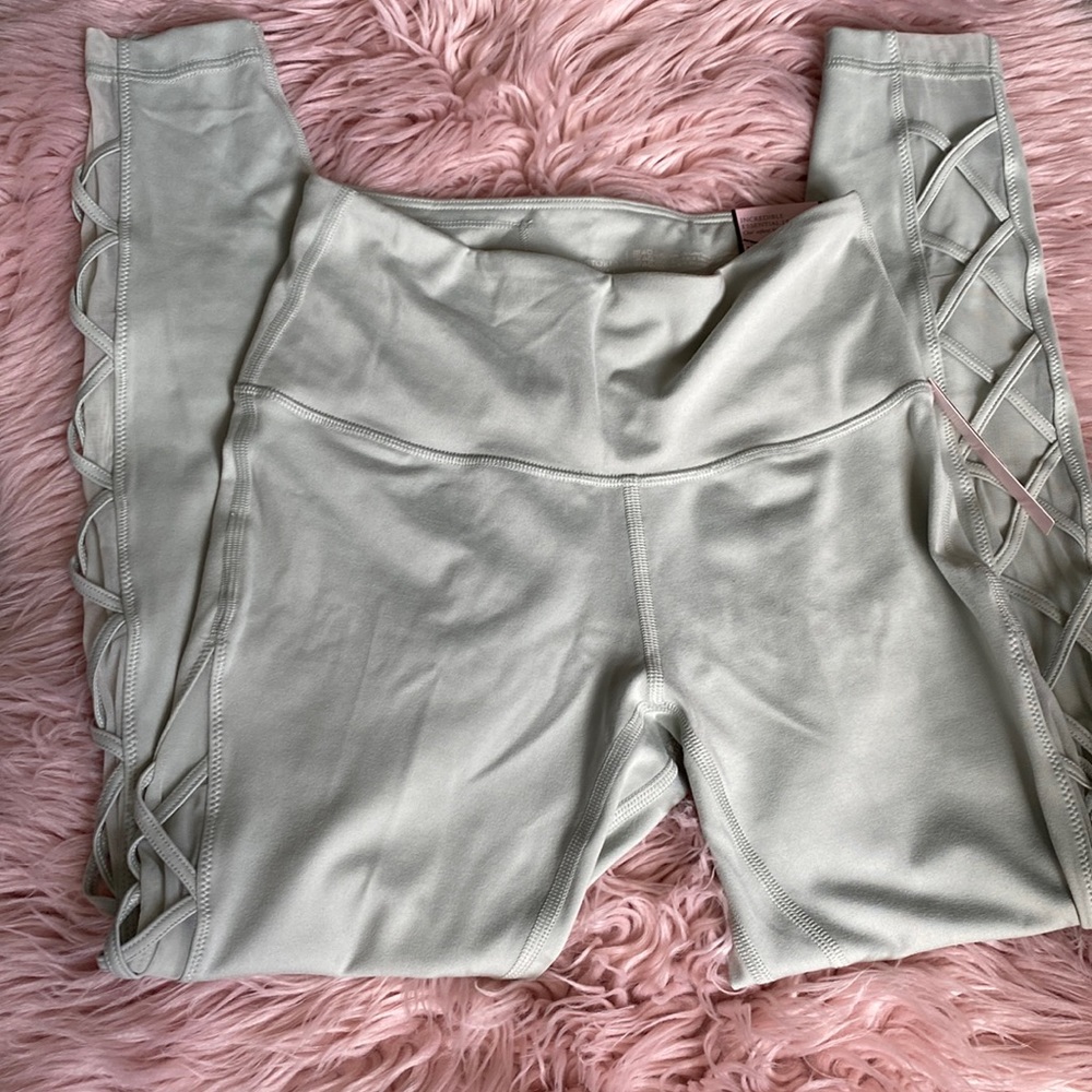 VICTORIA'S SECRET Flow On Point Lace-up Legging